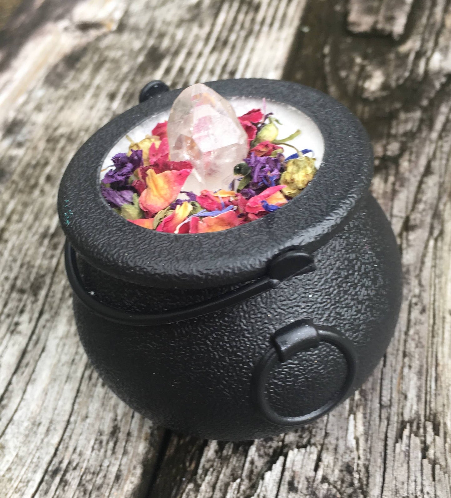 Magic Spell Quartz Crystal Point Bath Bomb - The Good Life Vibe